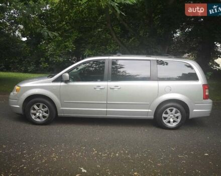Сірий Крайслер Grand Voyager, об'ємом двигуна 2.8 л та пробігом 200 тис. км за 6300 $, фото 3 на Automoto.ua