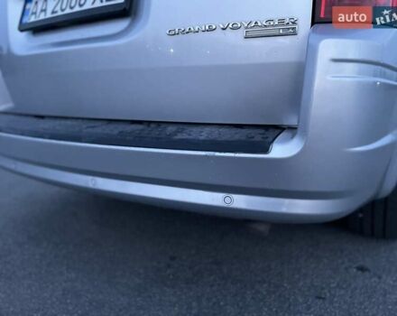 Серый Крайслер Гранд Вояджер, объемом двигателя 2.78 л и пробегом 340 тыс. км за 10900 $, фото 16 на Automoto.ua