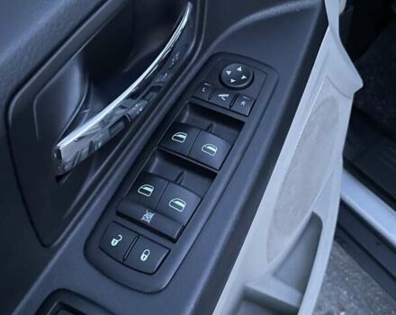 Серый Крайслер Гранд Вояджер, объемом двигателя 2.78 л и пробегом 340 тыс. км за 10900 $, фото 10 на Automoto.ua