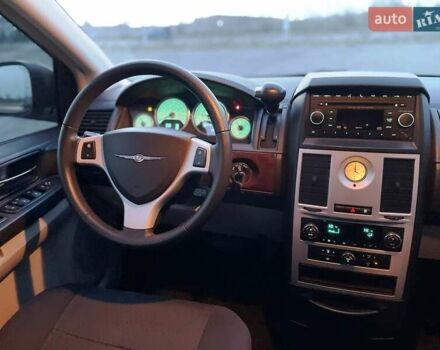 Серый Крайслер Гранд Вояджер, объемом двигателя 2.78 л и пробегом 340 тыс. км за 10900 $, фото 14 на Automoto.ua