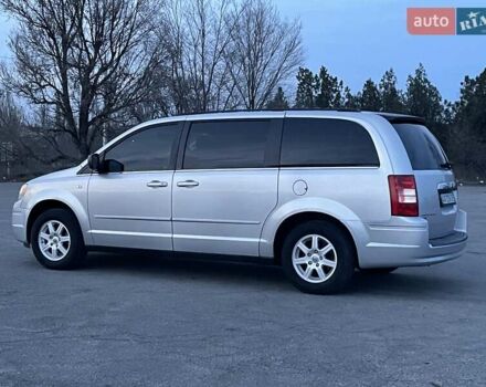 Серый Крайслер Гранд Вояджер, объемом двигателя 2.78 л и пробегом 340 тыс. км за 10900 $, фото 6 на Automoto.ua