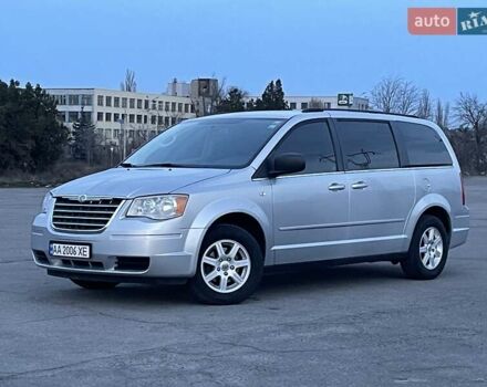 Серый Крайслер Гранд Вояджер, объемом двигателя 2.78 л и пробегом 340 тыс. км за 10900 $, фото 5 на Automoto.ua