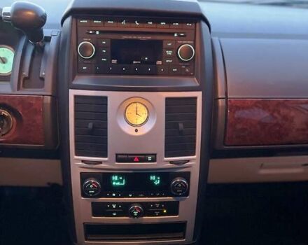 Серый Крайслер Гранд Вояджер, объемом двигателя 2.78 л и пробегом 340 тыс. км за 10900 $, фото 15 на Automoto.ua