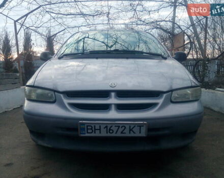 Сірий Крайслер Grand Voyager, об'ємом двигуна 2.43 л та пробігом 380 тис. км за 1182 $, фото 7 на Automoto.ua
