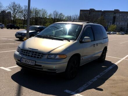 Крайслер Grand Voyager 2000 у Кропивницькому (Кіровограді) на Automoto.ua Сірий Крайслер Grand Voyager, об'ємом двигуна 2.4 л та пробігом 400 тис. км за 3200 $, фото 1 на Automoto.ua