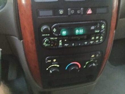 Крайслер Grand Voyager 2003 у Чернівцях на Automoto.ua Сірий Крайслер Grand Voyager, об'ємом двигуна 2.5 л та пробігом 229 тис. км за 4999 $, фото 1 на Automoto.ua