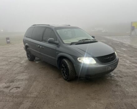 Серый Крайслер Гранд Вояджер, объемом двигателя 2.5 л и пробегом 400 тыс. км за 2100 $, фото 1 на Automoto.ua