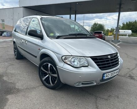 Сірий Крайслер Grand Voyager, об'ємом двигуна 2.8 л та пробігом 335 тис. км за 6000 $, фото 1 на Automoto.ua