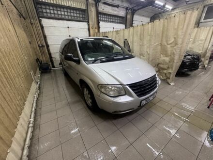 Серый Крайслер Гранд Вояджер, объемом двигателя 2.8 л и пробегом 250 тыс. км за 1500 $, фото 1 на Automoto.ua