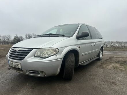 Серый Крайслер Гранд Вояджер, объемом двигателя 2.8 л и пробегом 350 тыс. км за 2850 $, фото 1 на Automoto.ua