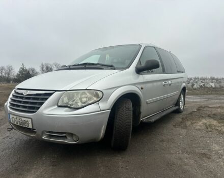 Серый Крайслер Гранд Вояджер, объемом двигателя 2.8 л и пробегом 350 тыс. км за 2850 $, фото 1 на Automoto.ua