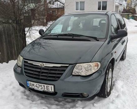 Сірий Крайслер Grand Voyager, об'ємом двигуна 2.8 л та пробігом 281 тис. км за 8200 $, фото 1 на Automoto.ua