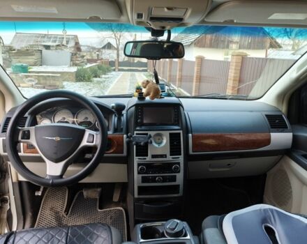 Серый Крайслер Гранд Вояджер, объемом двигателя 2.8 л и пробегом 227 тыс. км за 10000 $, фото 1 на Automoto.ua