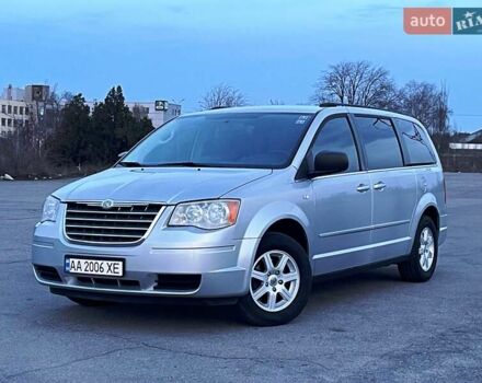 Сірий Крайслер Grand Voyager, об'ємом двигуна 2.78 л та пробігом 340 тис. км за 10900 $, фото 1 на Automoto.ua