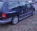 Синій Крайслер Grand Voyager, об'ємом двигуна 2.5 л та пробігом 293 тис. км за 2750 $, фото 2 на Automoto.ua