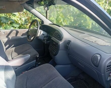 Крайслер Гранд Вояджер 2001 в Береговом на Automoto.ua Синий Крайслер Гранд Вояджер, объемом двигателя 2 л и пробегом 370 тыс. км за 1784 $, фото 1 на Automoto.ua