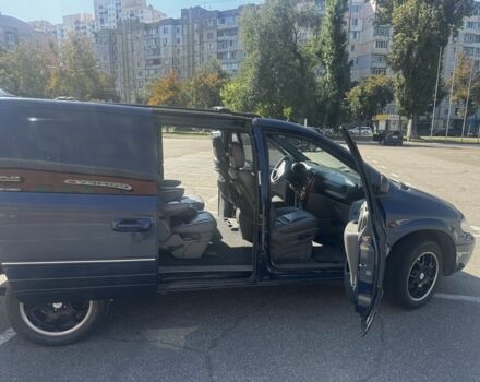 Синий Крайслер Гранд Вояджер, объемом двигателя 2.8 л и пробегом 308 тыс. км за 4500 $, фото 5 на Automoto.ua