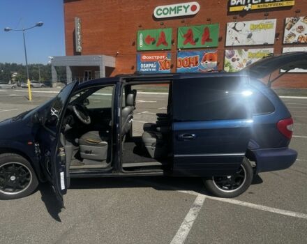 Синий Крайслер Гранд Вояджер, объемом двигателя 2.8 л и пробегом 308 тыс. км за 4500 $, фото 4 на Automoto.ua