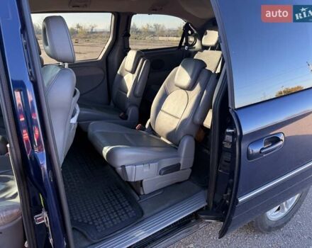 Синій Крайслер Grand Voyager, об'ємом двигуна 2.78 л та пробігом 353 тис. км за 8500 $, фото 11 на Automoto.ua