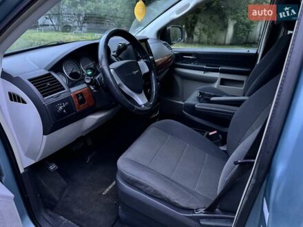 Крайслер Grand Voyager 2009 у Києві на Automoto.ua Синій Крайслер Grand Voyager, об'ємом двигуна 3.8 л та пробігом 280 тис. км за 4000 $, фото 1 на Automoto.ua