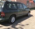 Зелений Крайслер Grand Voyager, об'ємом двигуна 2.5 л та пробігом 357 тис. км за 3350 $, фото 1 на Automoto.ua