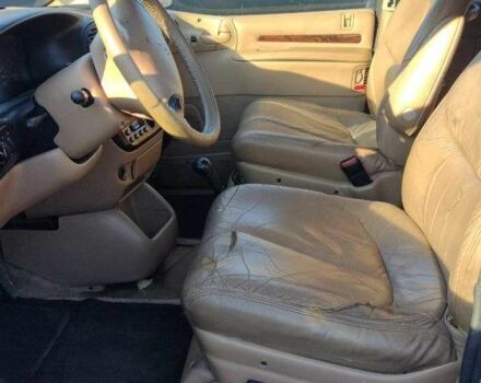 Зеленый Крайслер Гранд Вояджер, объемом двигателя 2.5 л и пробегом 287 тыс. км за 2150 $, фото 3 на Automoto.ua