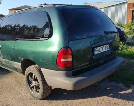 Зеленый Крайслер Гранд Вояджер, объемом двигателя 2.5 л и пробегом 287 тыс. км за 2150 $, фото 2 на Automoto.ua