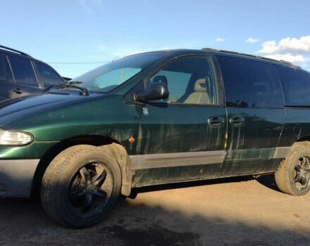 Зеленый Крайслер Гранд Вояджер, объемом двигателя 2.5 л и пробегом 287 тыс. км за 2150 $, фото 1 на Automoto.ua
