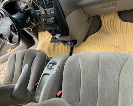 Зелений Крайслер Grand Voyager, об'ємом двигуна 3.3 л та пробігом 353 тис. км за 3550 $, фото 9 на Automoto.ua
