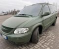 Зеленый Крайслер Гранд Вояджер, объемом двигателя 2.5 л и пробегом 330 тыс. км за 2606 $, фото 2 на Automoto.ua