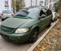 Зелений Крайслер Grand Voyager, об'ємом двигуна 2.5 л та пробігом 306 тис. км за 2900 $, фото 1 на Automoto.ua