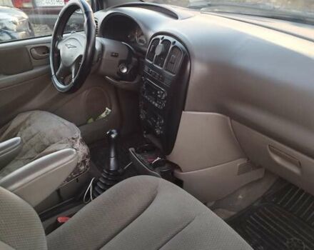 Зеленый Крайслер Гранд Вояджер, объемом двигателя 2.5 л и пробегом 380 тыс. км за 3900 $, фото 6 на Automoto.ua