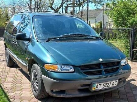 Крайслер Гранд Вояджер 1997 в Ивано-Франковске на Automoto.ua Зеленый Крайслер Гранд Вояджер, объемом двигателя 2.6 л и пробегом 320 тыс. км за 5000 $, фото 1 на Automoto.ua