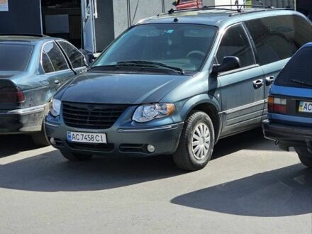 Зелений Крайслер Grand Voyager, об'ємом двигуна 0.38 л та пробігом 333 тис. км за 3759 $, фото 1 на Automoto.ua