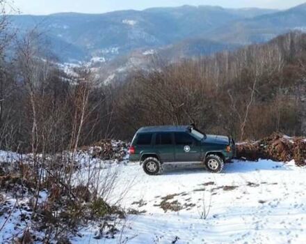 Зеленый Крайслер Джип Чероки, объемом двигателя 2.5 л и пробегом 200 тыс. км за 4500 $, фото 5 на Automoto.ua