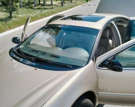 Бежевий Крайслер LHS, об'ємом двигуна 3.5 л та пробігом 42 тис. км за 10500 $, фото 1 на Automoto.ua