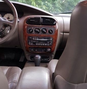 Чорний Крайслер Neon, об'ємом двигуна 2 л та пробігом 260 тис. км за 1300 $, фото 2 на Automoto.ua