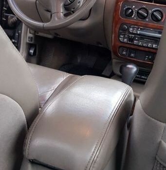 Чорний Крайслер Neon, об'ємом двигуна 2 л та пробігом 260 тис. км за 1300 $, фото 4 на Automoto.ua