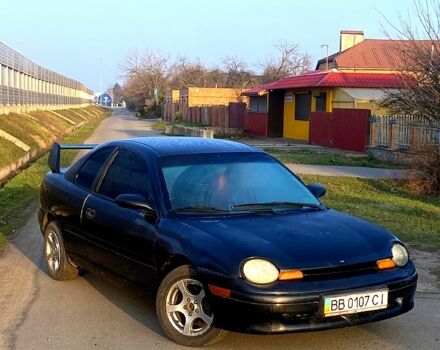 Черный Крайслер Неон, объемом двигателя 2 л и пробегом 255 тыс. км за 1600 $, фото 1 на Automoto.ua