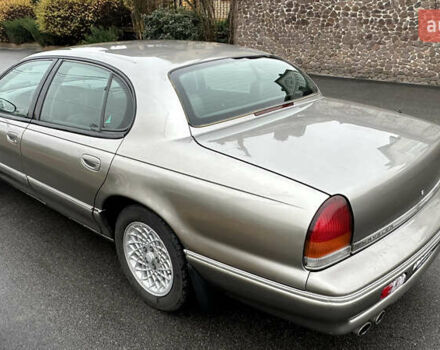 Серый Крайслер Нью Йоркер, объемом двигателя 3.52 л и пробегом 274 тыс. км за 4900 $, фото 4 на Automoto.ua