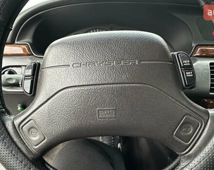 Серый Крайслер Нью Йоркер, объемом двигателя 3.52 л и пробегом 274 тыс. км за 4900 $, фото 18 на Automoto.ua