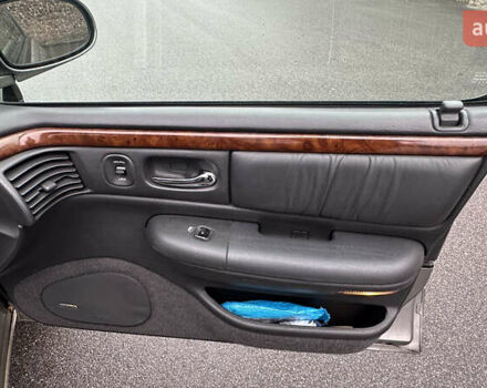 Серый Крайслер Нью Йоркер, объемом двигателя 3.52 л и пробегом 274 тыс. км за 4900 $, фото 9 на Automoto.ua