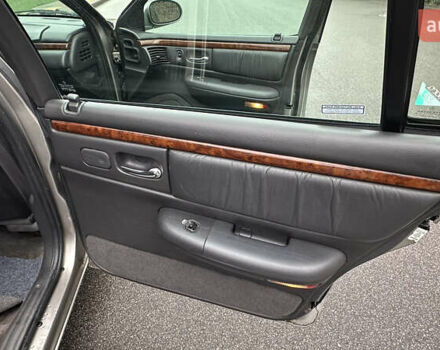 Серый Крайслер Нью Йоркер, объемом двигателя 3.52 л и пробегом 274 тыс. км за 4900 $, фото 11 на Automoto.ua