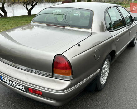 Серый Крайслер Нью Йоркер, объемом двигателя 3.52 л и пробегом 274 тыс. км за 4900 $, фото 6 на Automoto.ua