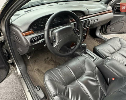 Серый Крайслер Нью Йоркер, объемом двигателя 3.52 л и пробегом 274 тыс. км за 4900 $, фото 12 на Automoto.ua