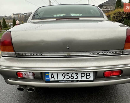 Серый Крайслер Нью Йоркер, объемом двигателя 3.52 л и пробегом 274 тыс. км за 4900 $, фото 5 на Automoto.ua