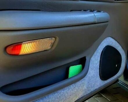 Зеленый Крайслер Нью Йоркер, объемом двигателя 3.5 л и пробегом 252 тыс. км за 4500 $, фото 2 на Automoto.ua