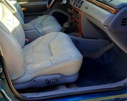 Зеленый Крайслер Нью Йоркер, объемом двигателя 3.5 л и пробегом 252 тыс. км за 4500 $, фото 6 на Automoto.ua