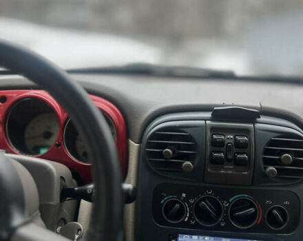 Красный Крайслер ПТ Крузер, объемом двигателя 2.43 л и пробегом 300 тыс. км за 3950 $, фото 4 на Automoto.ua