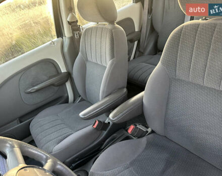 Синий Крайслер ПТ Крузер, объемом двигателя 2.4 л и пробегом 158 тыс. км за 3600 $, фото 40 на Automoto.ua